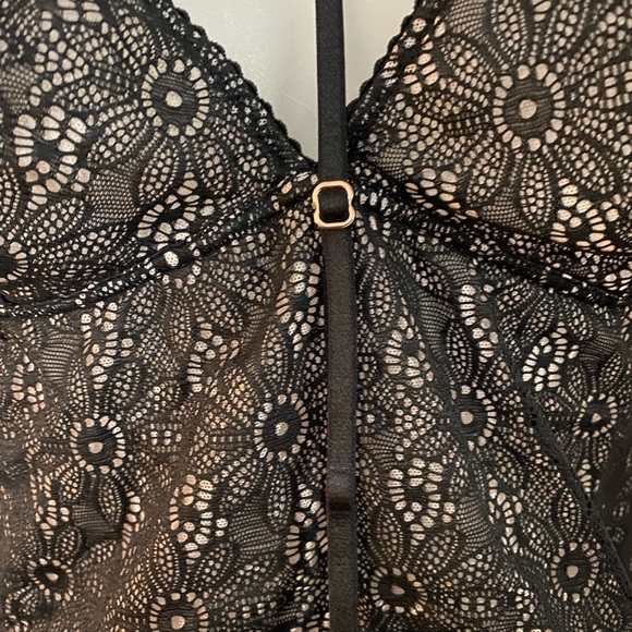 Lacy bodysuit - Picture 3 of 4